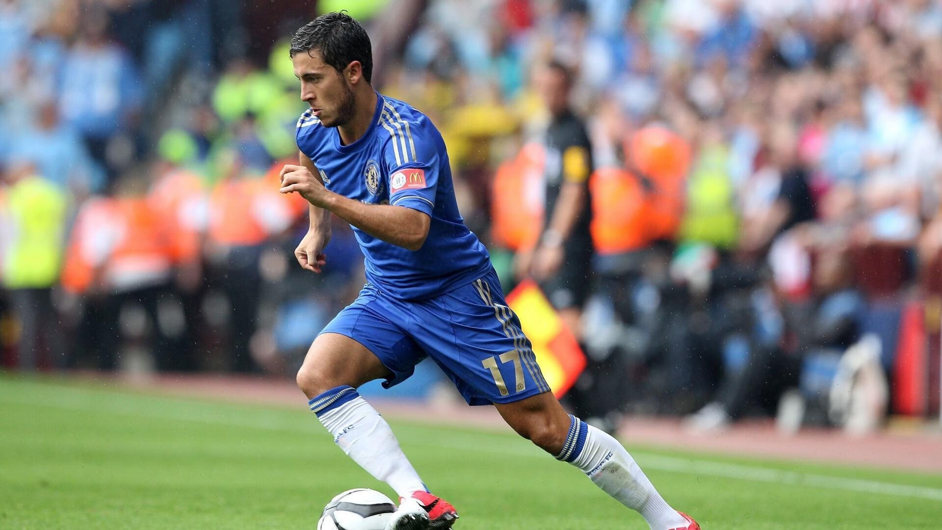 全黑队通过精准的球场布局，创造进攻机会，全黑队战舞